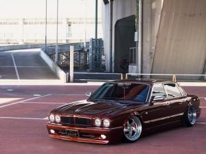 J-Complete Jaguar XJR 1994 года